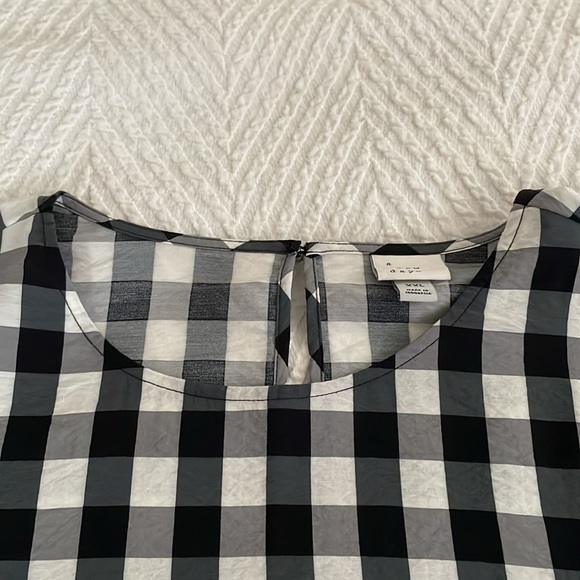 A New Day adorable gingham flutter sleeved blouse. - Picture 3 of 5